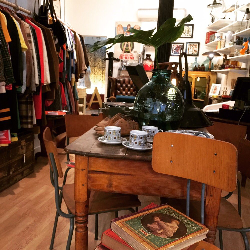 Calle Velarde vintage shops
